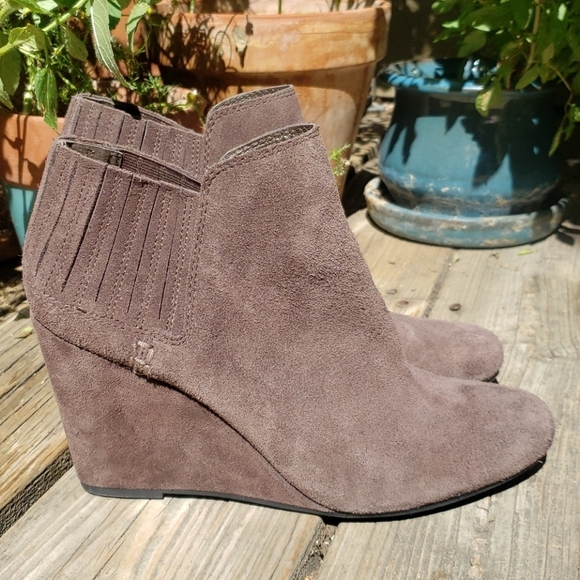 Dolce Vita Gwynn Suede Wedge Booties  10 - Picture 1 of 13